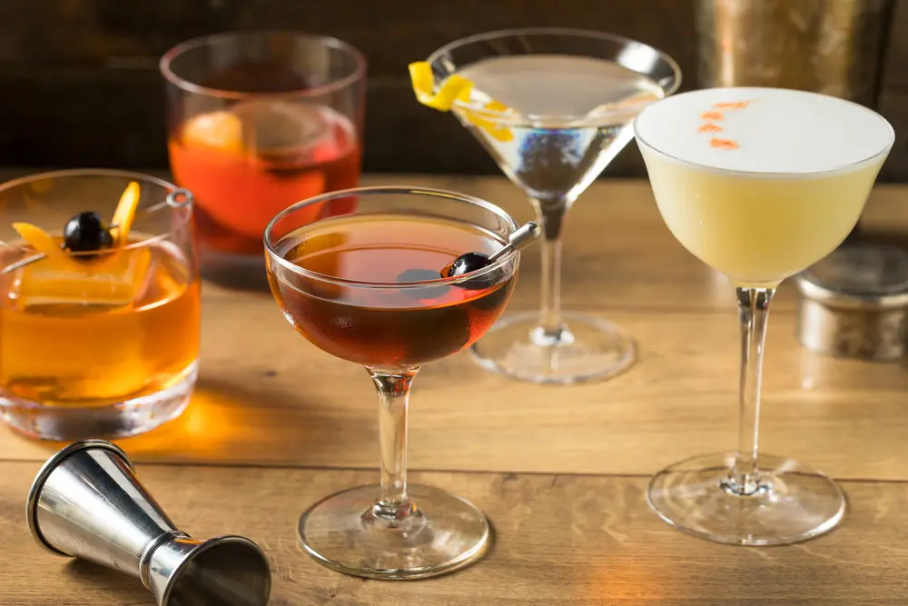 Classic cocktails for stylish celebrations at a bachelorette party
