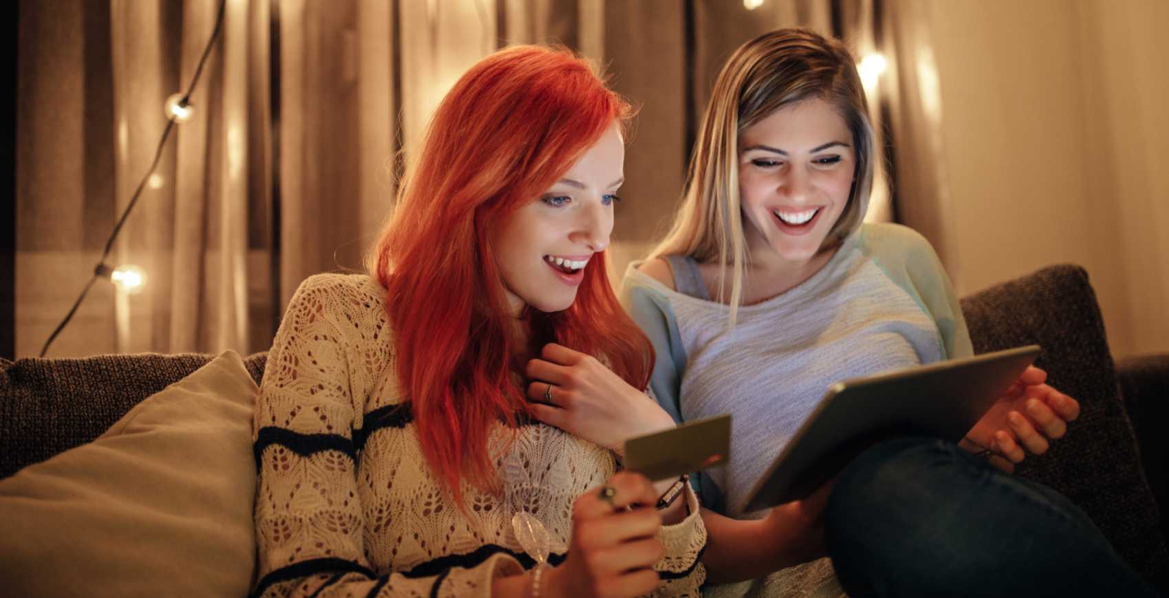 Use online bachelorette party invitations